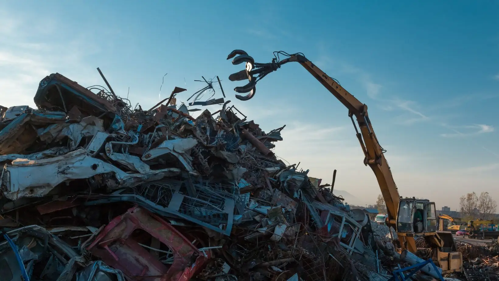 Metall som lämnas på återvinningscentral jämfört med metall som vägs hos Mr Recycle
